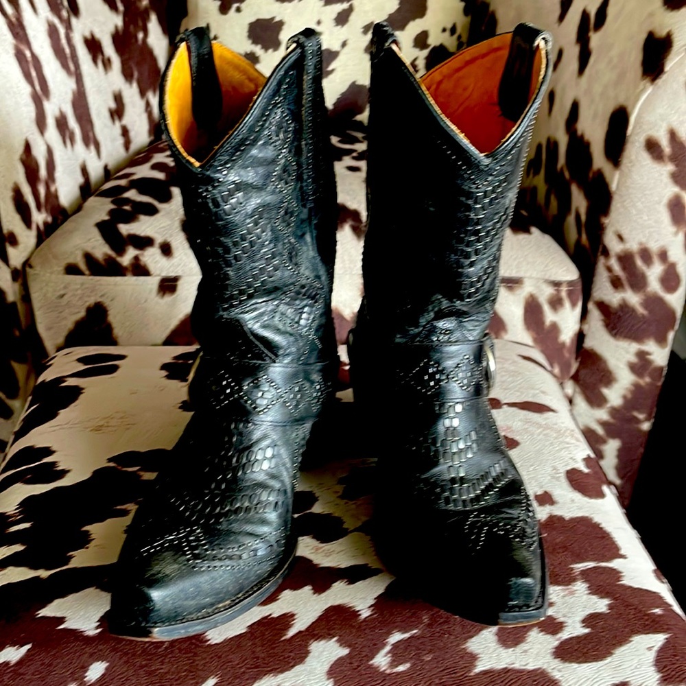 Old Gringo black leather cowboy boots embellished with black metal accents
